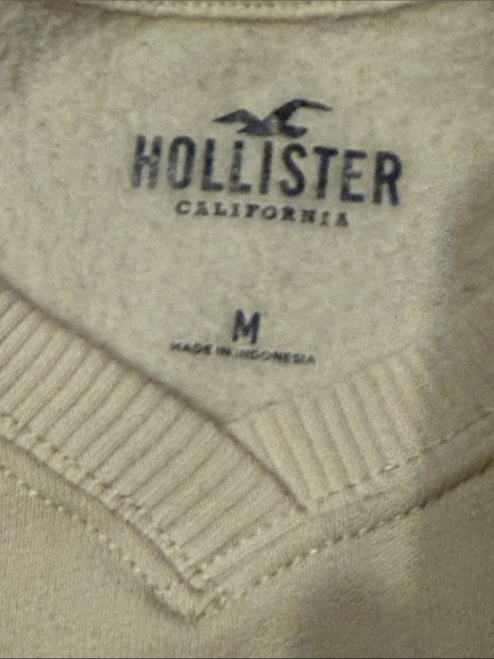 Hollister Cream Crewneck 'ITALIA' with Black & Gold Crest - Picture 2 of 2